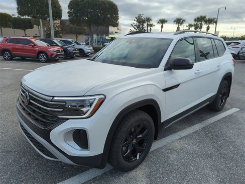 New 2026 Volkswagen Atlas Peak Edition image 14