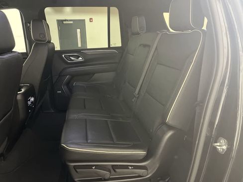 Used 2024 GMC Yukon XL SLT image 28