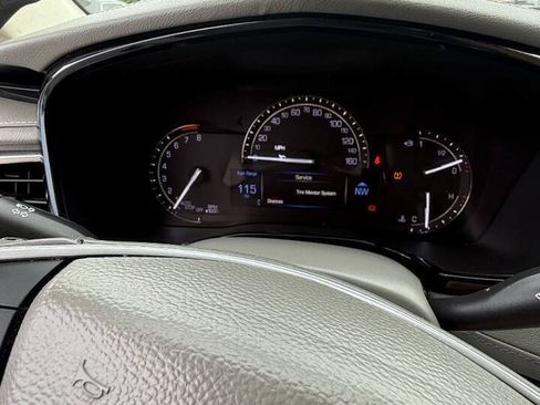 Used 2017 Cadillac XT5 Premium Luxury w/ Driver Assist Package AWD/4WD image 13