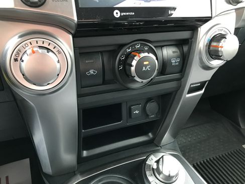 Used 2020 Toyota 4Runner SR5 AWD/4WD image 20