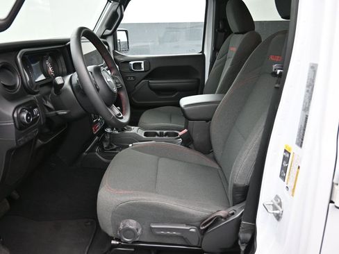 Used 2025 Jeep Wrangler Unlimited Rubicon image 21