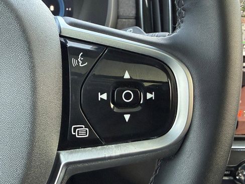 Used 2025 Volvo XC90 B6 Plus image 19