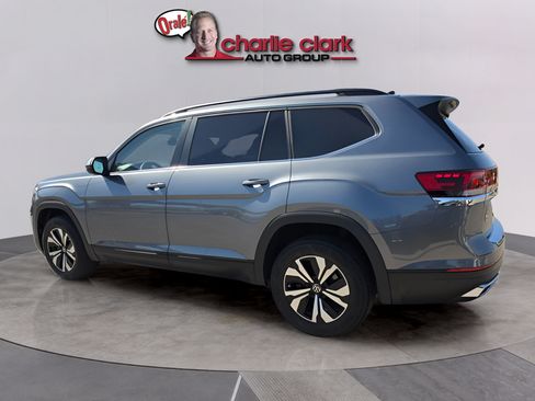 Used 2024 Volkswagen Atlas SE FWD image 4