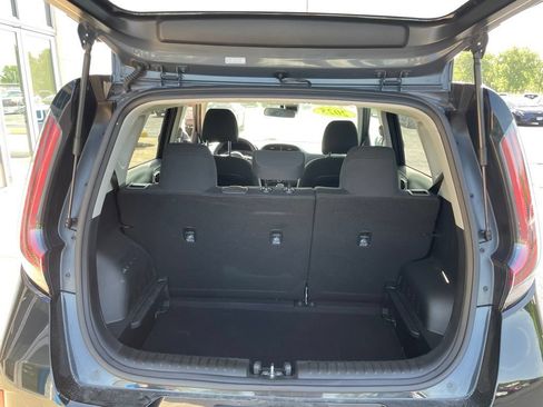 Used 2025 Kia Soul LX FWD image 13