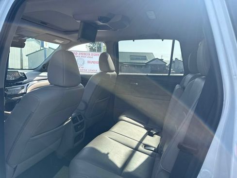 Used 2020 Honda Pilot Touring image 6