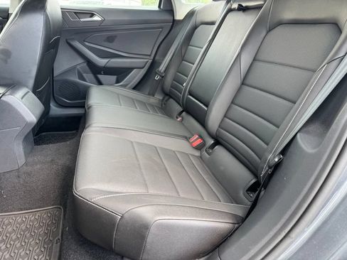 Used 2022 Volkswagen Jetta SE FWD image 13