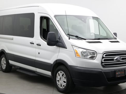 Used 2019 Ford Transit 350 XLT RWD image 3
