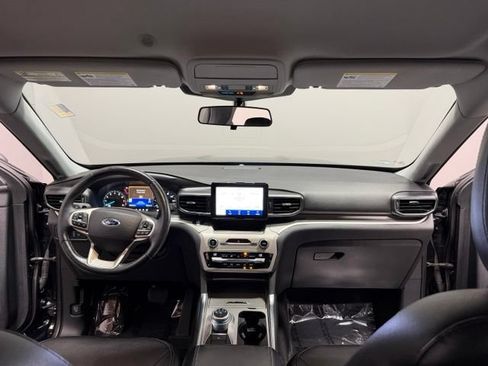Used 2020 Ford Explorer XLT w/ Equipment Group 202A AWD/4WD image 30