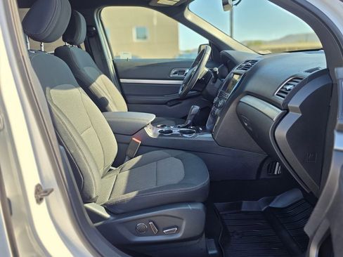 Used 2018 Ford Explorer XLT w/ Equipment Group 201A FWD image 9