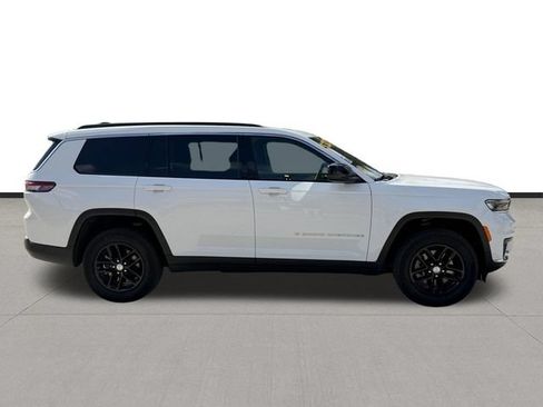 Used 2025 Jeep Grand Cherokee L Laredo RWD image 4