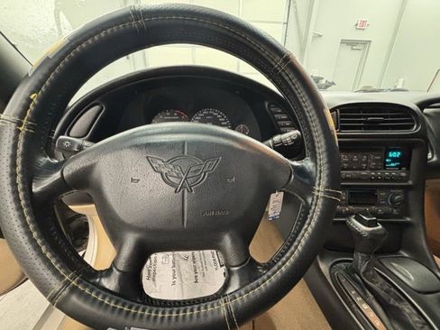 Used 1998 Chevrolet Corvette Coupe w/ Memory Pkg image 15