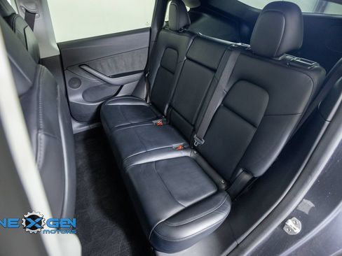 Used 2022 Tesla Model Y Long Range AWD/4WD image 30