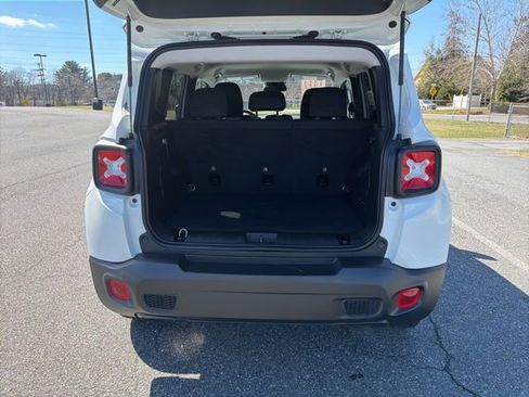 Used 2023 Jeep Renegade Latitude image 8