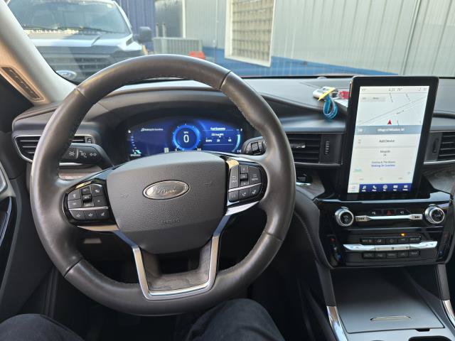 Used 2022 Ford Explorer Platinum w/ Equipment Group 601A AWD/4WD image 16