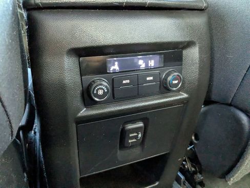 Used 2023 Chevrolet Traverse LT image 17