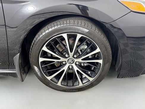 Used 2020 Toyota Camry SE FWD image 31