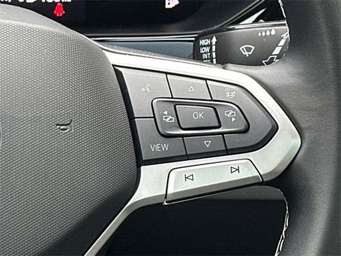 Certified 2024 Volkswagen Taos SE image 25