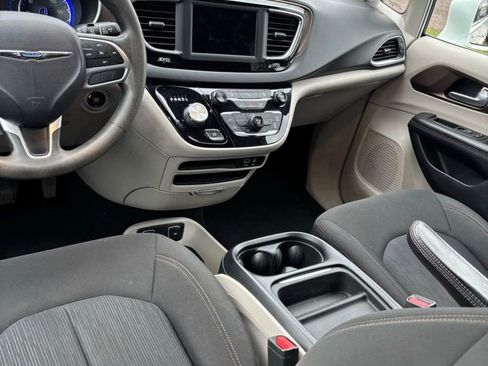 Used 2018 Chrysler Pacifica Touring Plus w/ Tire & Wheel Group image 38