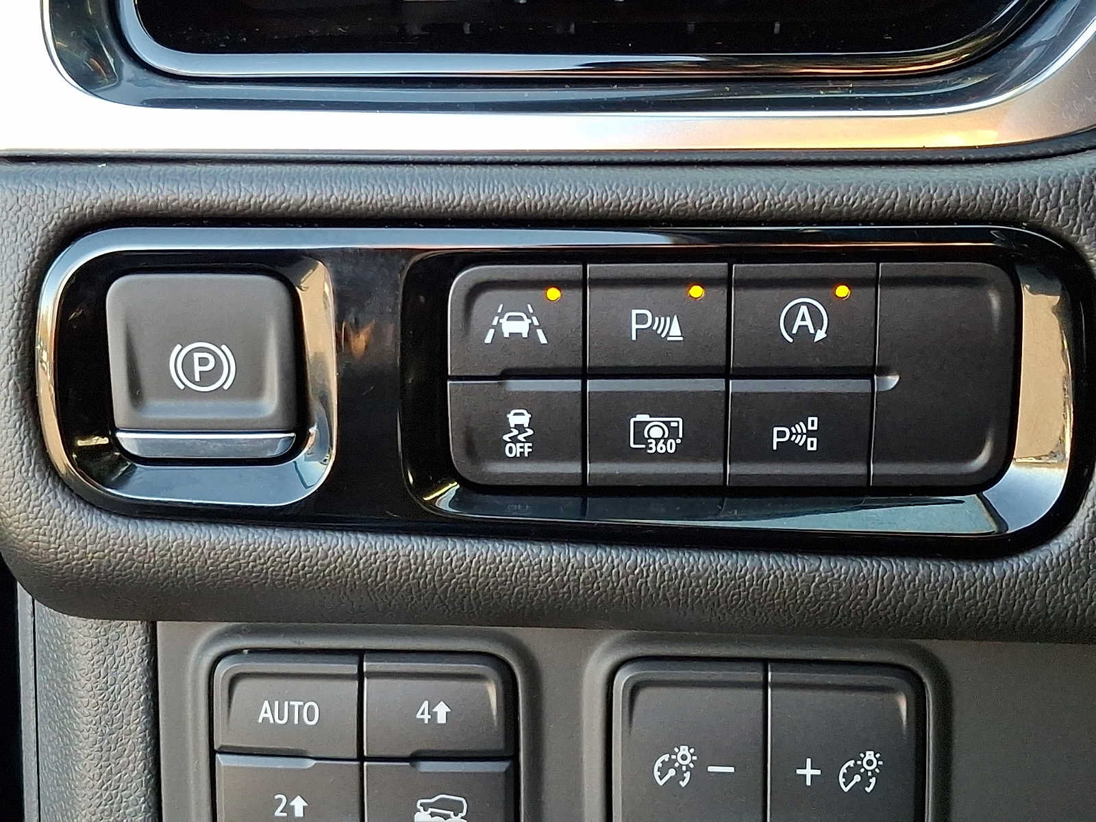 Used 2025 GMC Yukon Denali AWD/4WD image 27