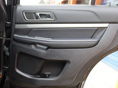 Used 2018 Ford Explorer XLT w/ Equipment Group 201A AWD/4WD image 43