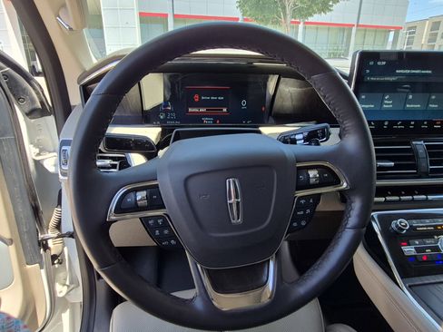 Used 2023 Lincoln Navigator Reserve AWD/4WD image 9