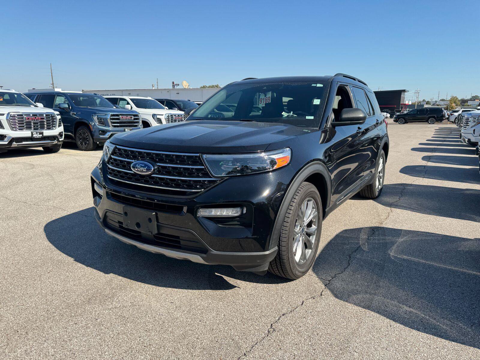Used 2020 Ford Explorer XLT w/ Equipment Group 202A AWD/4WD image 1