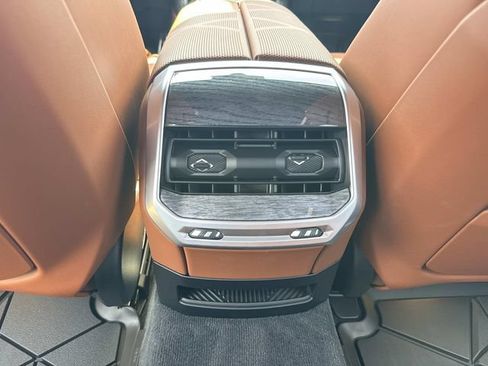 Used 2026 BMW 760i xDrive w/ Executive Package AWD/4WD image 16