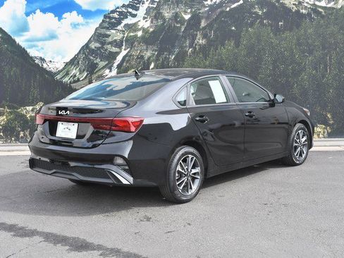 Used 2024 Kia Forte LXS image 3