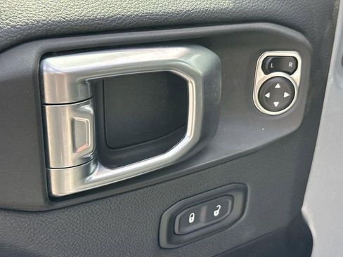 Used 2024 Jeep Wrangler Sahara image 21