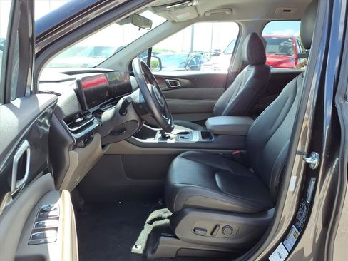 Used 2025 Kia Carnival FWD image 22