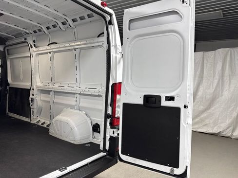 Used 2024 RAM ProMaster 2500 w/ Convenience Group FWD image 19