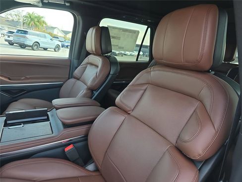 New 2026 Lincoln Navigator Reserve image 16