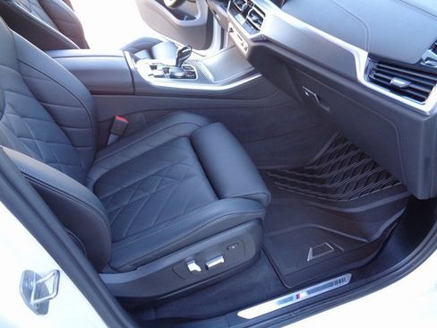 Used 2023 BMW X5 xDrive40i w/ M Sport Package image 31
