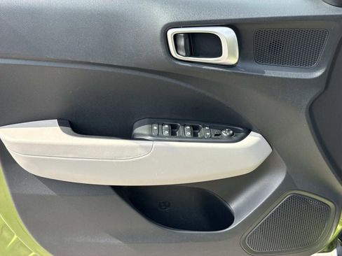 Used 2024 Hyundai Venue SEL FWD image 23