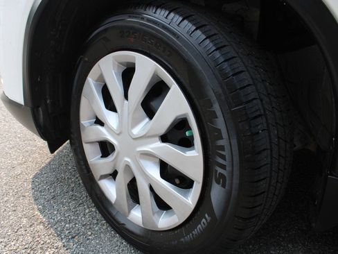 Used 2015 Nissan Rogue S AWD/4WD image 11