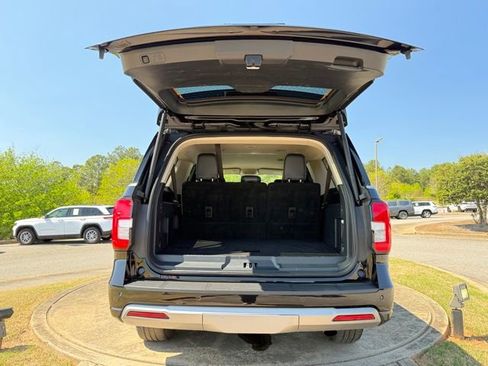 Used 2024 Ford Expedition Max XLT image 31