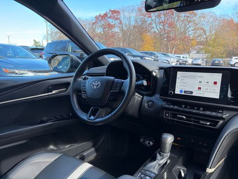 Used 2025 Toyota Camry SE image 34