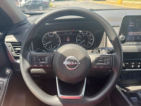 Used 2024 Nissan Rogue S FWD image 17