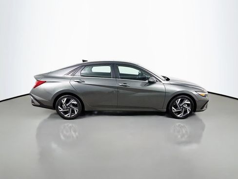 Used 2025 Hyundai Elantra SEL FWD image 8