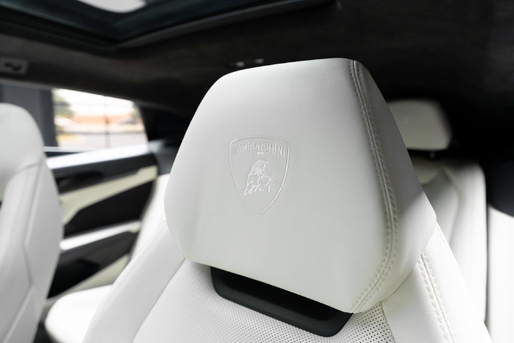 Used 2022 Lamborghini Urus AWD/4WD image 23