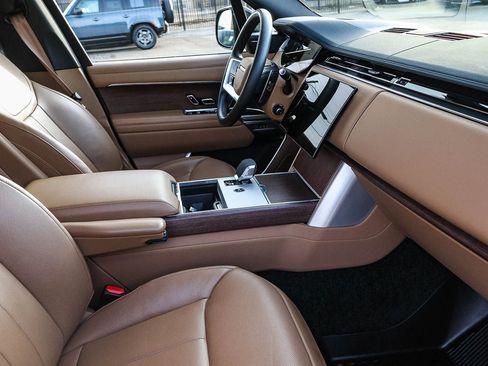 Certified 2024 Land Rover Range Rover SE AWD/4WD image 17