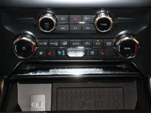 New 2025 Ford F150 Platinum w/ Equipment Group 702A High image 27