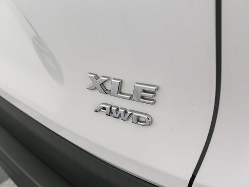 Used 2020 Toyota RAV4 XLE AWD/4WD image 11