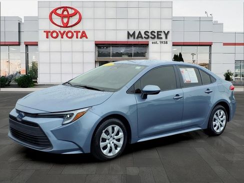 Used 2025 Toyota Corolla LE FWD image 7