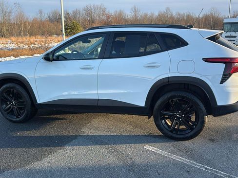 Used 2025 Chevrolet Trax ACTIV w/ Sunroof Package image 12