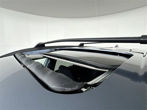 Used 2024 Toyota Corolla Cross LE image 12