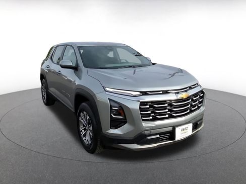 Used 2025 Chevrolet Equinox LT image 3