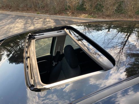 Used 2015 Honda Fit EX image 28