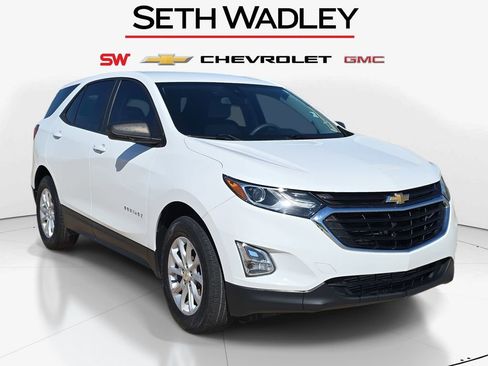 Used 2020 Chevrolet Equinox LS w/ LS Convenience Package image 1