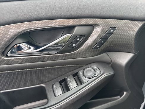 Used 2023 Chevrolet Traverse Premier image 30